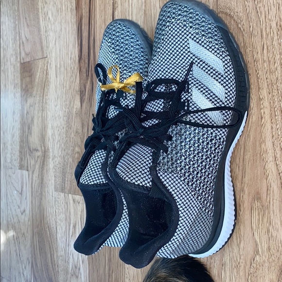 adidas volleyball shoes - Picture 2 of 4